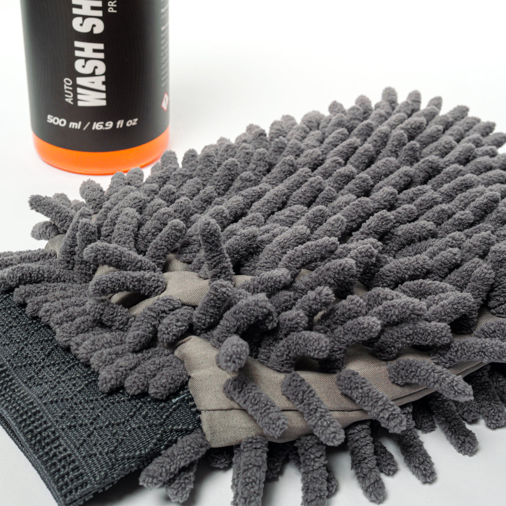 7WASH Shampoo Plus Set mit 500 ml Autoshampoo und grauem Mikrofaser Waschhandschuh für schonende Autowäsche, gründliche Lackreinigung und professionelles Car Detailing