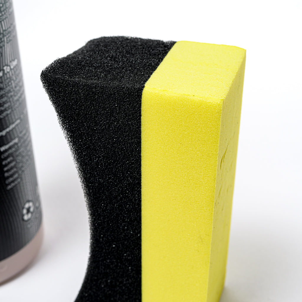 7WASH Tire Dressing Extra Shiny 500 ml mit schwarzem Auftragsschwamm für tiefschwarzen Reifenglanz, Reifenschutz und langanhaltende Reifenpflege beim Car Detailing