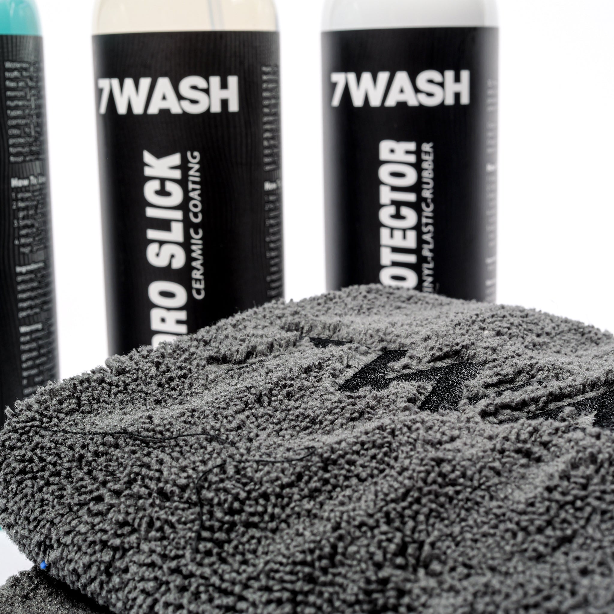 7WASH Autopflege Set mit Wash & Wax wasserlosem Autoreiniger, Hydro Slick Keramikversiegelung Spray, Vinyl Kunststoff Gummi Protector und hochwertigen Mikrofasertüchern für Autoreinigung, Lackschutz und tiefen Glanz beim Car Detailing