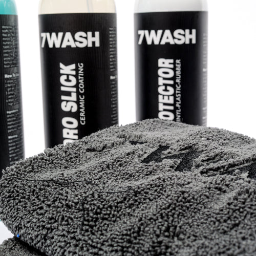 7WASH Autopflege Set mit Wash & Wax wasserlosem Autoreiniger, Hydro Slick Keramikversiegelung Spray, Vinyl Kunststoff Gummi Protector und hochwertigen Mikrofasertüchern für Autoreinigung, Lackschutz und tiefen Glanz beim Car Detailing