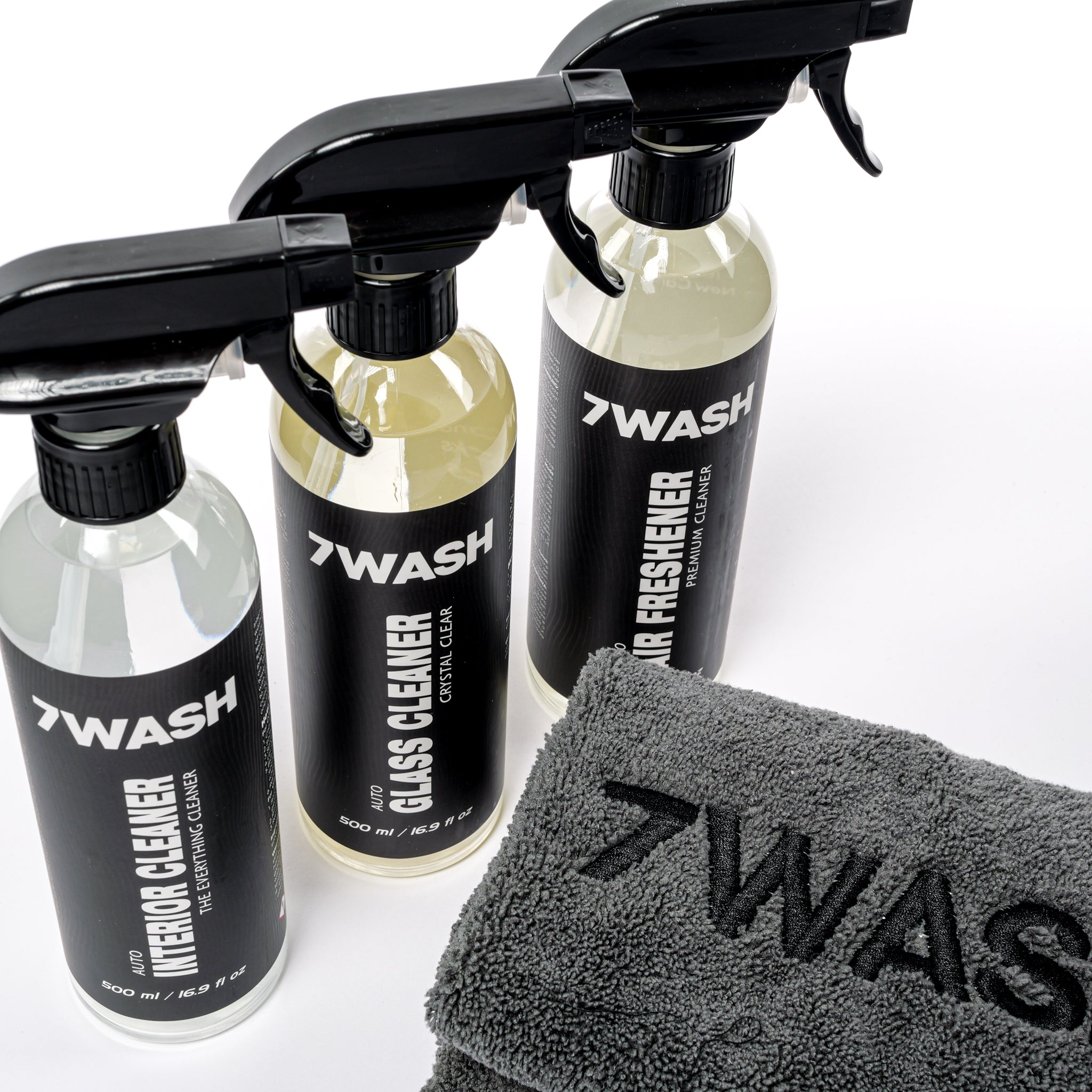 7WASH Innenraum Reinigungsset mit Interior Cleaner, Glasreiniger, Air Freshener und grauem Mikrofasertuch 40x40 cm