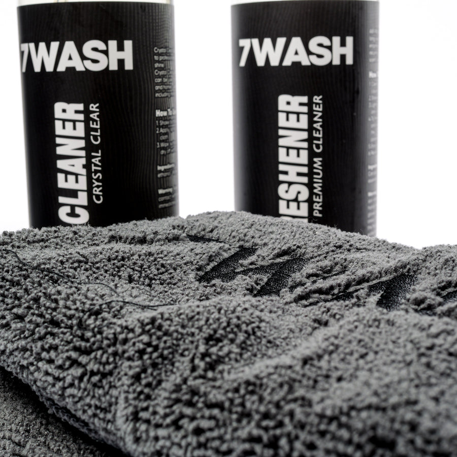 7WASH Innenraum Reinigungsset mit Interior Cleaner, Glasreiniger, Air Freshener und grauem Mikrofasertuch 40x40 cm